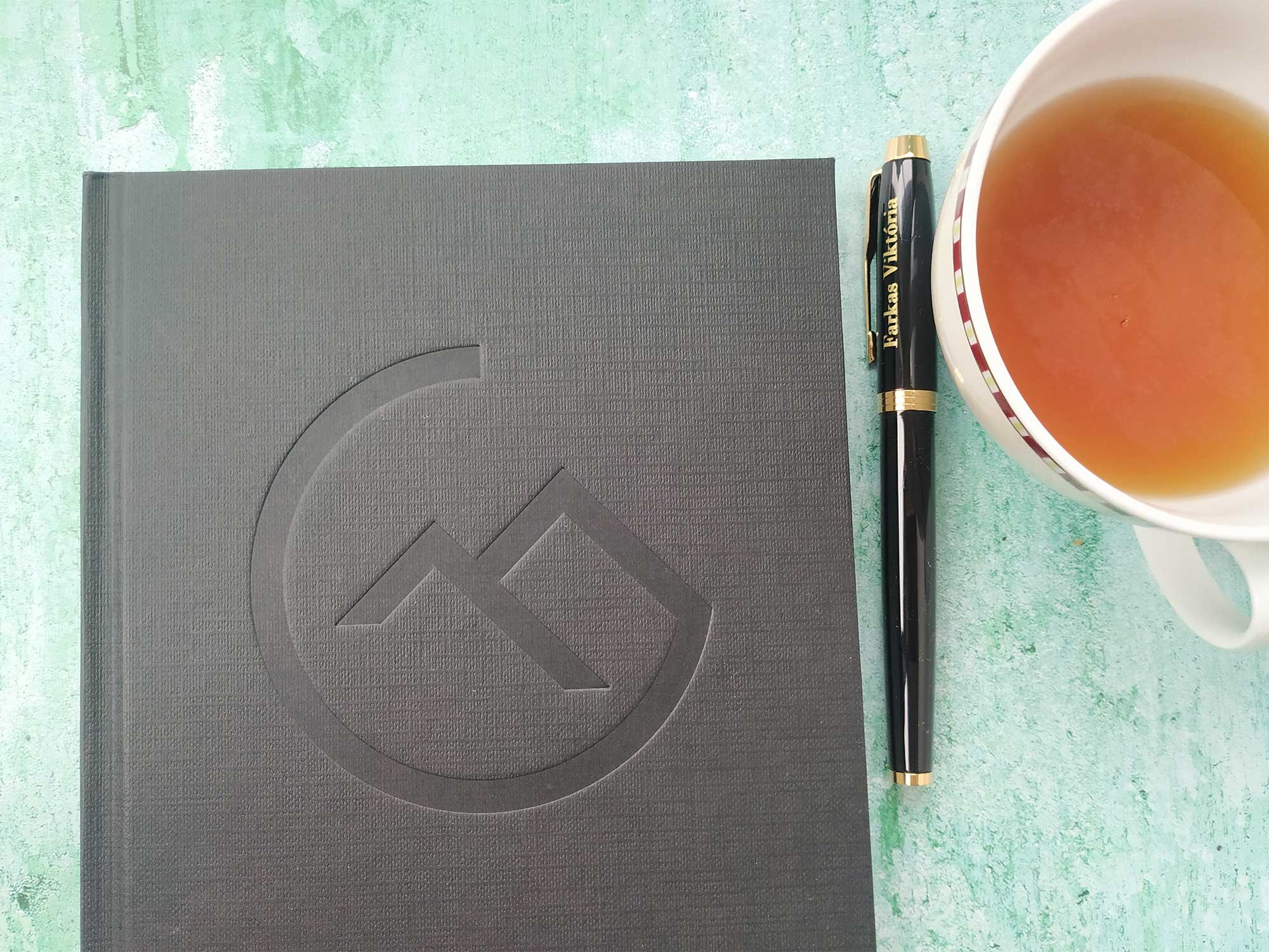 Tea, toll és a fekete napló
